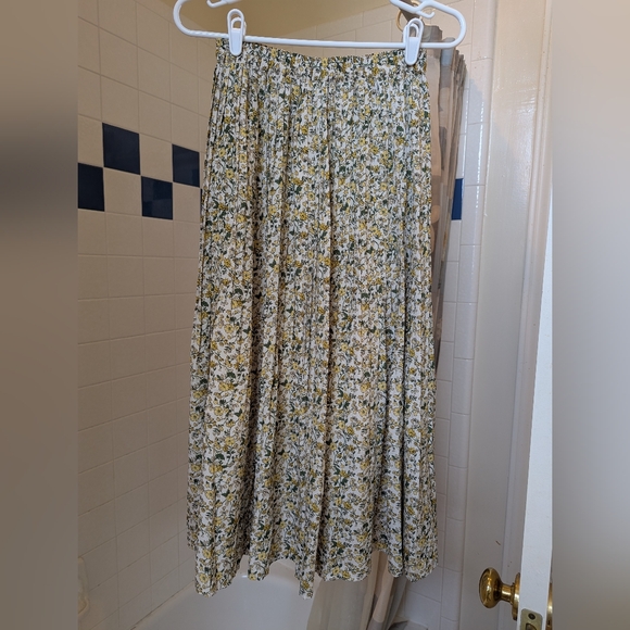 NWOT Pleated White Yellow Floral Skirt One Size - Picture 1 of 10